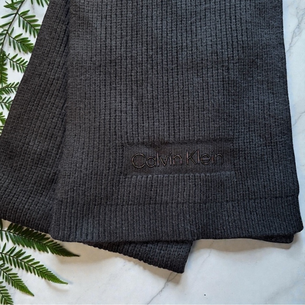 Calvin Klein Black Fuzzy Ribbed Knit Scarf – NWT